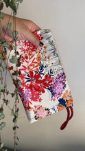 Carica l'immagine nel visualizzatore di Gallery, Pochette - Flowers