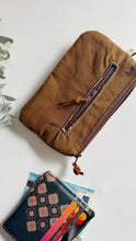 Carica l'immagine nel visualizzatore di Gallery, Pocket Pochette con tasca (Mini) - Camel/Mattonelle