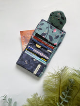 Carica l'immagine nel visualizzatore di Gallery, Le Petit - Magnolie e libellule