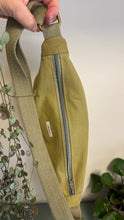 Carica l'immagine nel visualizzatore di Gallery, Moon Bag - verde acido /Airone (Nippori)