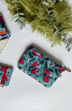 Carica l'immagine nel visualizzatore di Gallery, Pocket Pochette con tasca (Mini) - Papaveri e soffioni