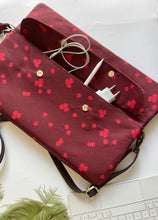 Load image into Gallery viewer, DIFETTO - Custodia per Laptop 13’’ / 14’’/ 15’’ (con tracolla e tasca esterna) - Lamponi