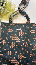 Carica l'immagine nel visualizzatore di Gallery, Shopper Bag - Mattonelle