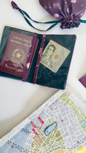 Carica l'immagine nel visualizzatore di Gallery, Porta Passaporto - Fragole