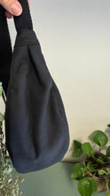 Carica l'immagine nel visualizzatore di Gallery, Piccolo difetto Moon Bag - Nera /Gingko (Nippori)