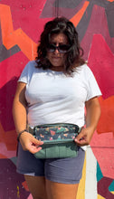 Carica l'immagine nel visualizzatore di Gallery, Marsupio Tamalito (taglia M/L) - smockey green/80’s