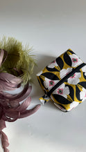 Load image into Gallery viewer, Mini trousse - Margherite Grandi