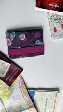 Carica l'immagine nel visualizzatore di Gallery, Porta Passaporto + Travel Journal - Fichi