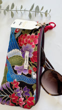 Carica l'immagine nel visualizzatore di Gallery, Astuccio trapuntato (Porta occhiali) - Pavone fucsia (Nippori)
