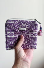 Carica l'immagine nel visualizzatore di Gallery, Pochette Quadrata - Geometrica viola