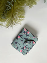 Carica l'immagine nel visualizzatore di Gallery, Le Petit - Magnolie e libellule