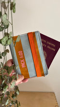 Load image into Gallery viewer, Porta Passaporto - Cammello & Grigio (Stripes)