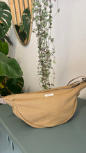 Carica l'immagine nel visualizzatore di Gallery, Moon Bag - khaki /Blue dorato (Nippori)