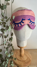 Carica l'immagine nel visualizzatore di Gallery, Nuvola (sleep mask) - Rosa & Violetto (Stripes)