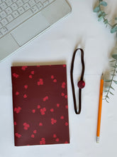 Carica l'immagine nel visualizzatore di Gallery, Quaderno A5 + Segnalibro (Lamponi)