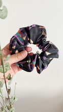 Load image into Gallery viewer, Scrunchie - Tangram