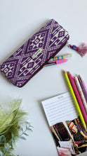 Carica l'immagine nel visualizzatore di Gallery, Astuccio - Geometrica viola double face