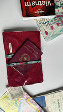 Carica l'immagine nel visualizzatore di Gallery, Porta Passaporto - Papaveri e Soffioni