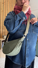 Carica l'immagine nel visualizzatore di Gallery, Moon Bag - verde militare/righe rosa e verdi (Stripes)