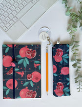 Load image into Gallery viewer, Quaderno A5 + Segnalibro + Astuccio Mini (Melograno)