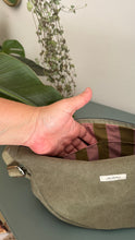 Load image into Gallery viewer, Moon Bag - verde militare/righe rosa e verdi (Stripes)