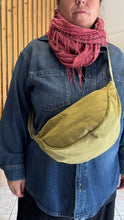 Carica l'immagine nel visualizzatore di Gallery, Moon Bag - verde acido /Airone (Nippori)