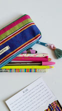 Carica l'immagine nel visualizzatore di Gallery, Astuccio - Righe Colorate