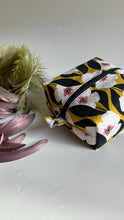 Load image into Gallery viewer, Mini trousse - Margherite Grandi