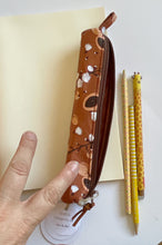 Load image into Gallery viewer, Astuccio Birillo + Quaderno - albicocche