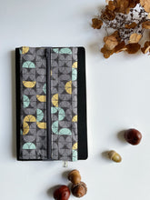 Load image into Gallery viewer, Astucc-iaiami (standard) - Geonetrica Grey