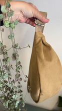 Carica l'immagine nel visualizzatore di Gallery, Moon Bag - khaki /Blue dorato (Nippori)