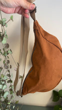 Carica l'immagine nel visualizzatore di Gallery, Moon Bag - terracotta/righe rosa e ruggine (Stripes)