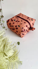 Carica l'immagine nel visualizzatore di Gallery, Mini trousse - Ciliegie Salmone