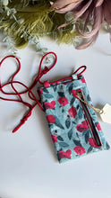 Carica l'immagine nel visualizzatore di Gallery, Astuccio porta cellulare - Papaveri e soffioni