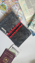 Carica l'immagine nel visualizzatore di Gallery, Porta Passaporto - Petit Coccinelle