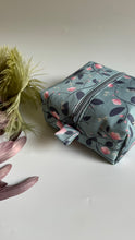 Load image into Gallery viewer, Mini trousse - Magnolie e Libellule