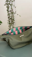 Carica l'immagine nel visualizzatore di Gallery, Moon Bag - verde militare/righe rosa e verdi (Stripes)