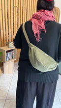 Carica l'immagine nel visualizzatore di Gallery, Moon Bag - verde militare/righe rosa e verdi (Stripes)