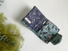 Carica l'immagine nel visualizzatore di Gallery, Le Petit - Magnolie e libellule