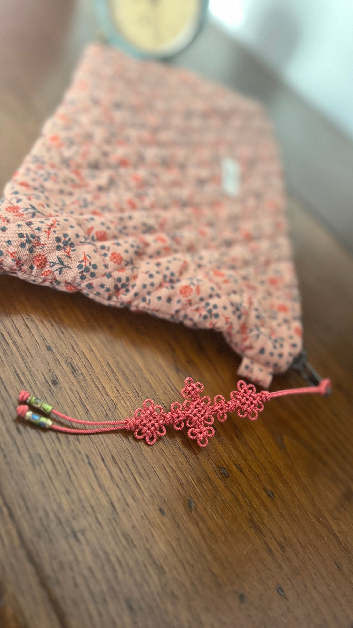 Pochette trapuntata Maxi - Fiorellini foglie verdi con Maedeup nodino coreano(Hanbok)