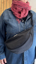 Carica l'immagine nel visualizzatore di Gallery, Moon Bag - nera /Airone (Nippori)