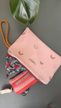 Carica l'immagine nel visualizzatore di Gallery, Gocce pochette Mini (idrorepellente) - Arcobaleni
