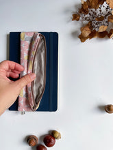 Load image into Gallery viewer, Astucc-iaiami (mini) - Geometrica Rosa