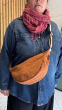 Carica l'immagine nel visualizzatore di Gallery, Moon Bag - terracotta/righe rosa e ruggine (Stripes)