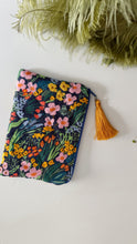 Carica l'immagine nel visualizzatore di Gallery, Pochette Morbidissima (trapuntata) - Garden Flowers blue