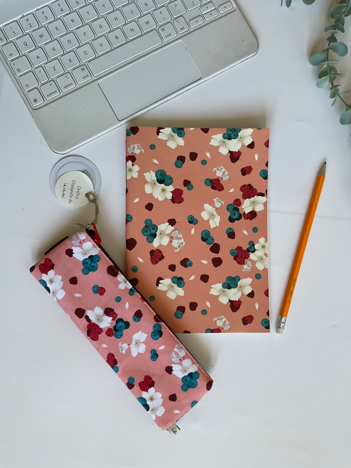 Quaderno A5 + Astuccio Mini con elastico (Lamponi e Mirtilli)
