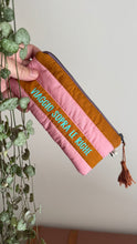Carica l'immagine nel visualizzatore di Gallery, Astuccio trapuntato (Porta occhiali) - Rosa & Cammello (Stripes)