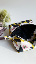 Load image into Gallery viewer, Mini trousse - Margherite Grandi