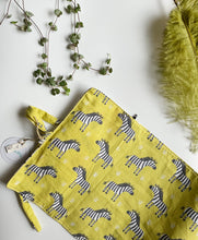 Carica l'immagine nel visualizzatore di Gallery, (Piccolo difetto)Lavagnetta portatile - Zebre