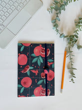 Carica l'immagine nel visualizzatore di Gallery, Quaderno A5 + Segnalibro (Melograno)